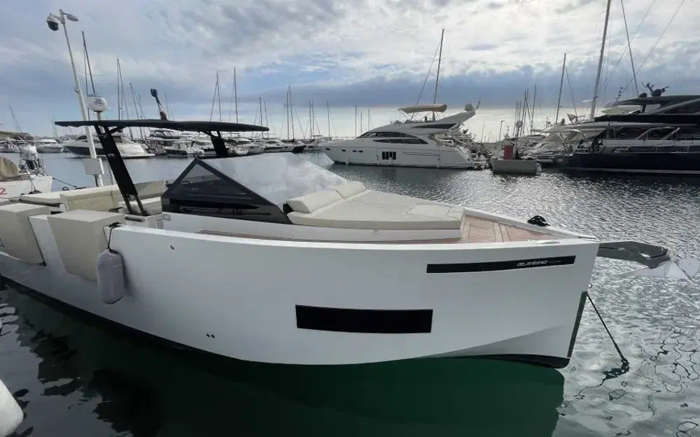 slider 3 De Antonio Yachts D34 Cruiser