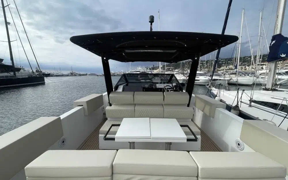 slider 6 De Antonio Yachts D34 Cruiser