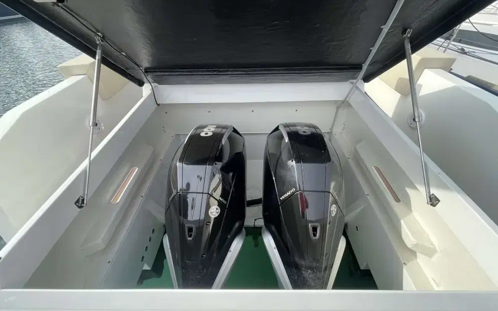 slider 7 De Antonio Yachts D34 Cruiser
