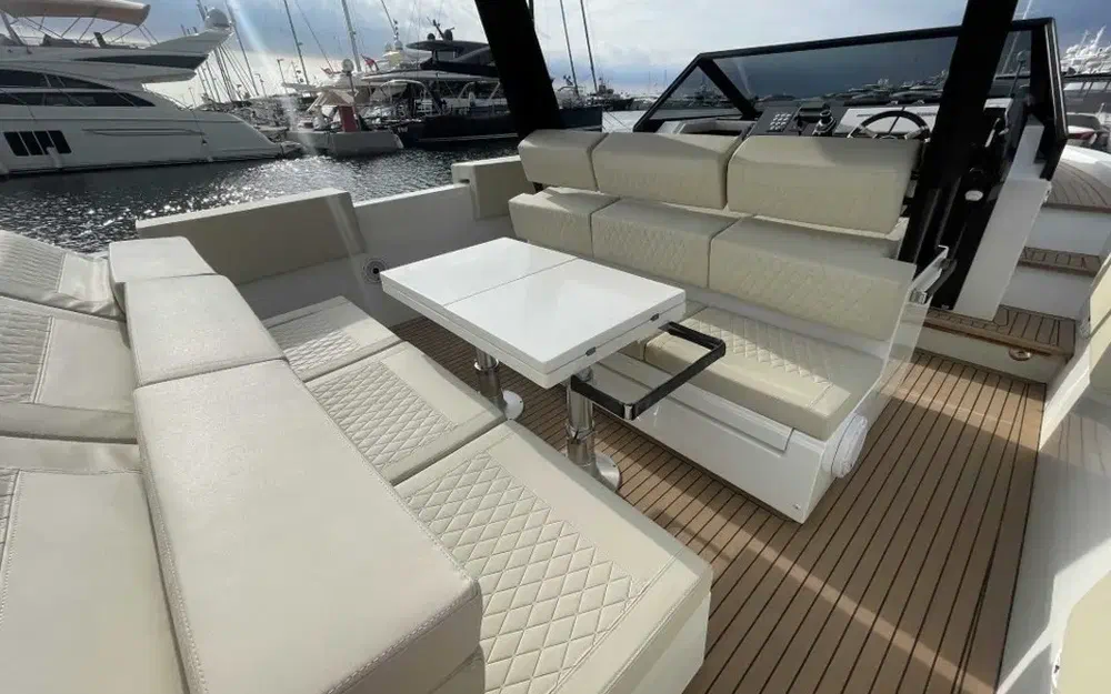 slider 8 De Antonio Yachts D34 Cruiser