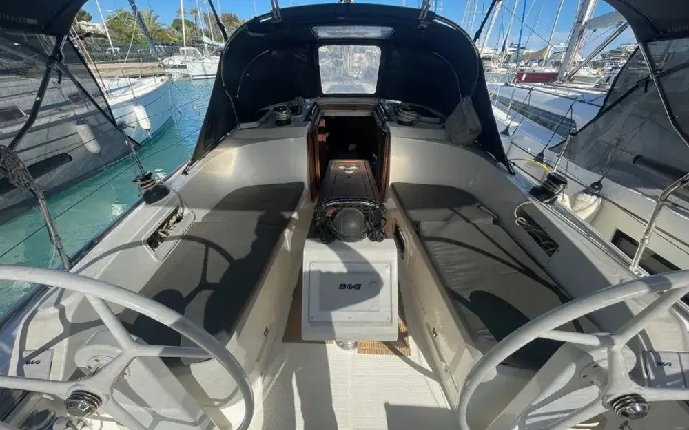 slider 12 Bavaria Cruiser 37