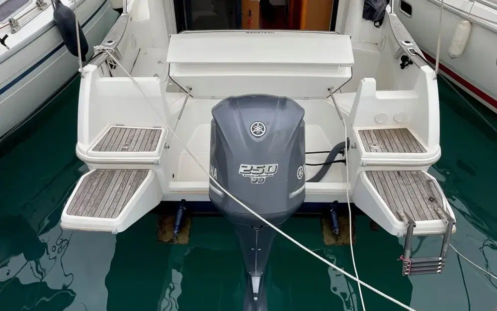 slider 1 Beneteau Antares 8.80