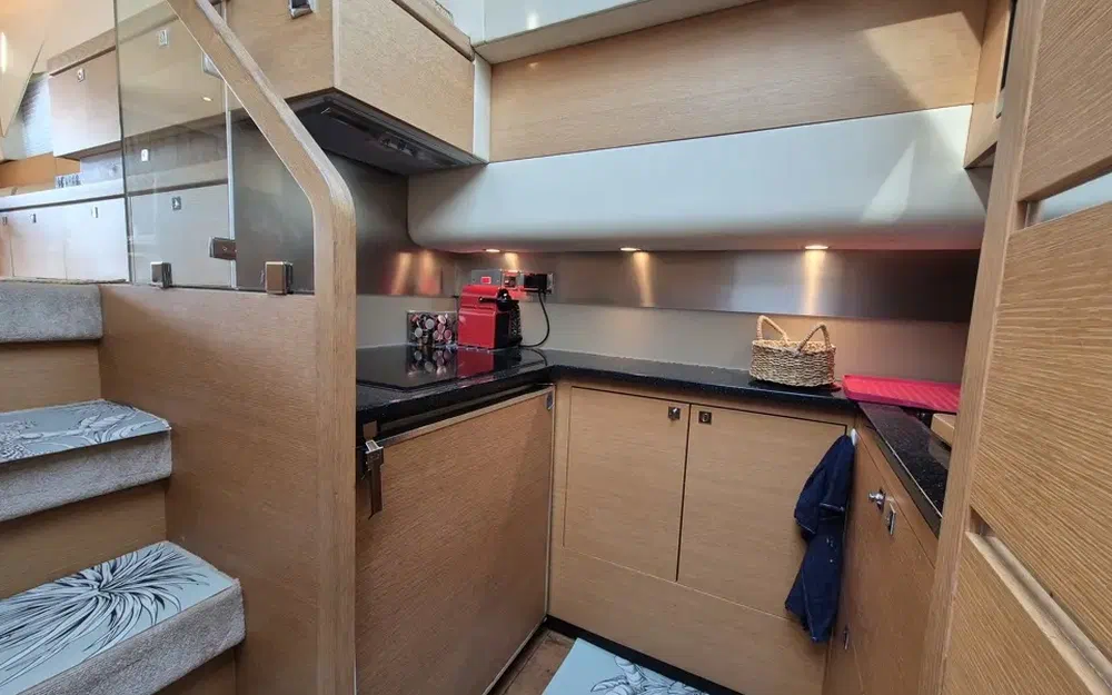 slider 0 Fairline Phantom 48