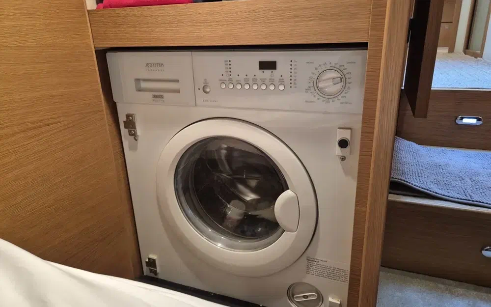 slider 9 Fairline Phantom 48