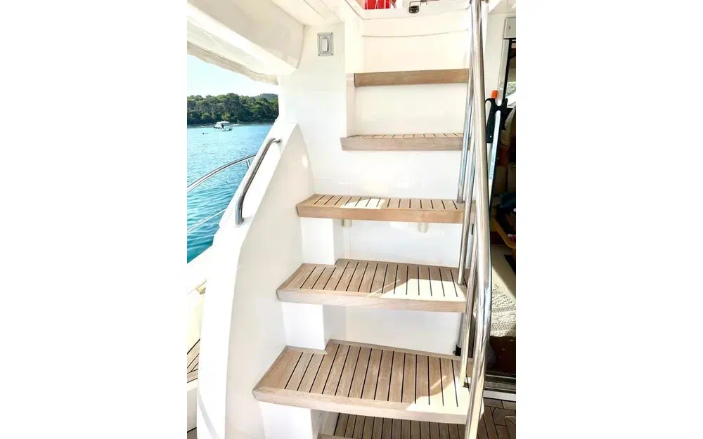 slider 12 Fairline Phantom 48