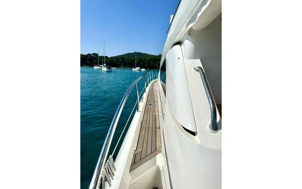 slider 13 Fairline Phantom 48