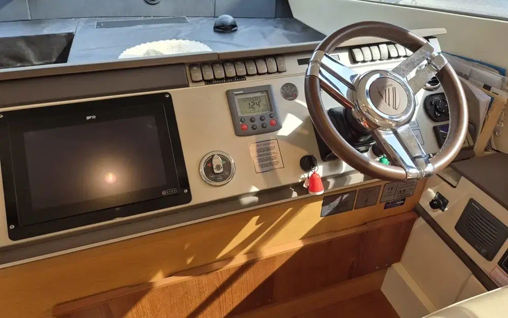 slider 15 Fairline Phantom 48