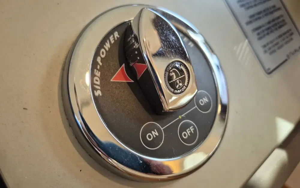 slider 16 Fairline Phantom 48