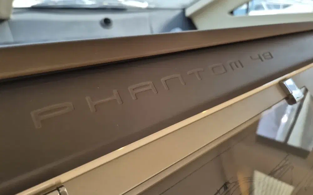 slider 17 Fairline Phantom 48