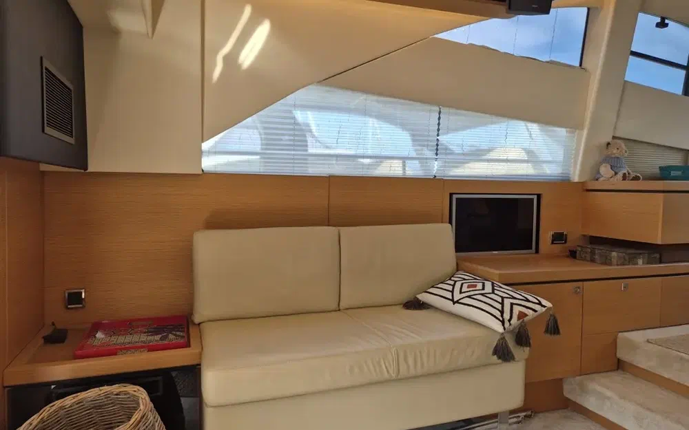 slider 1 Fairline Phantom 48