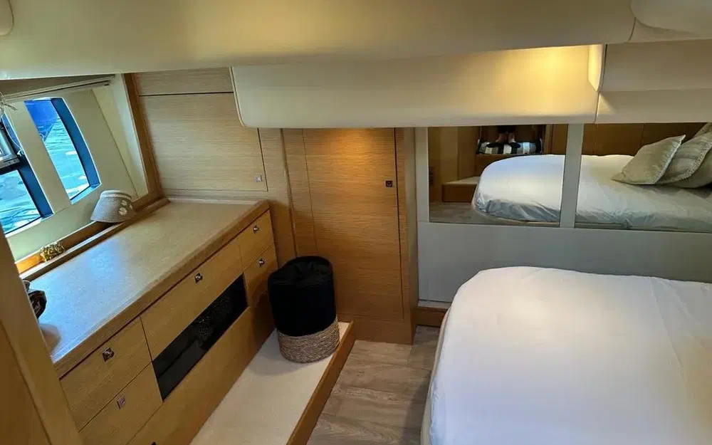 slider 22 Fairline Phantom 48