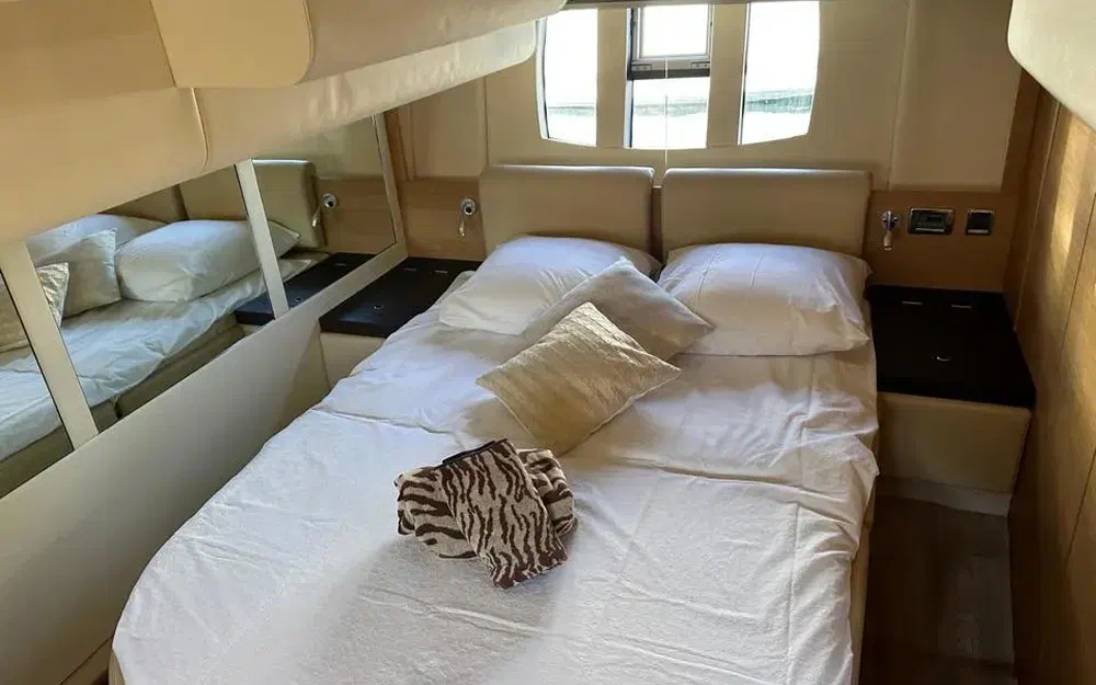 slider 23 Fairline Phantom 48