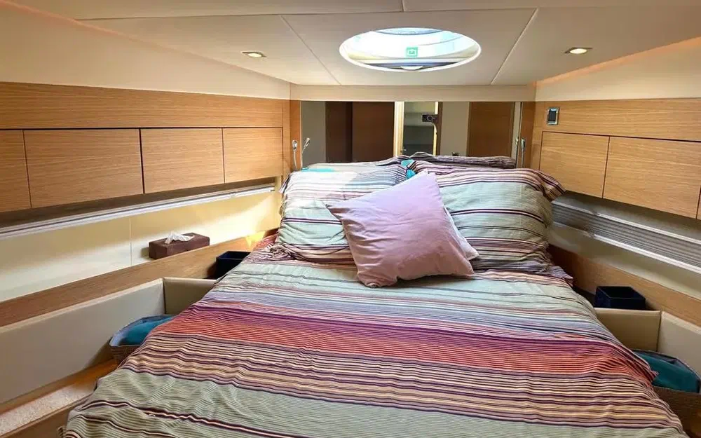 slider 24 Fairline Phantom 48