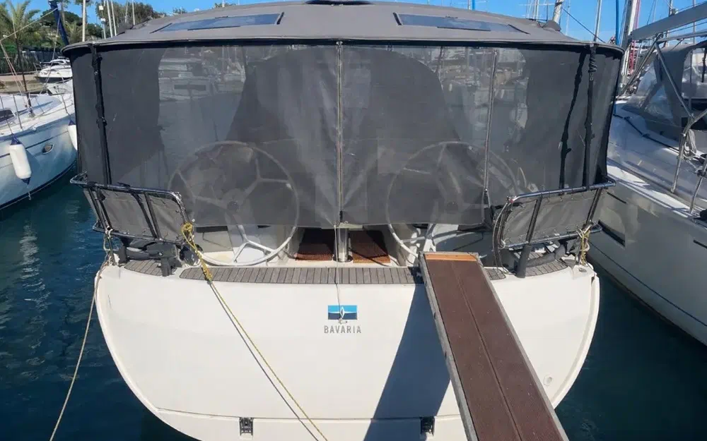 slider 2 Bavaria 37 Cruiser