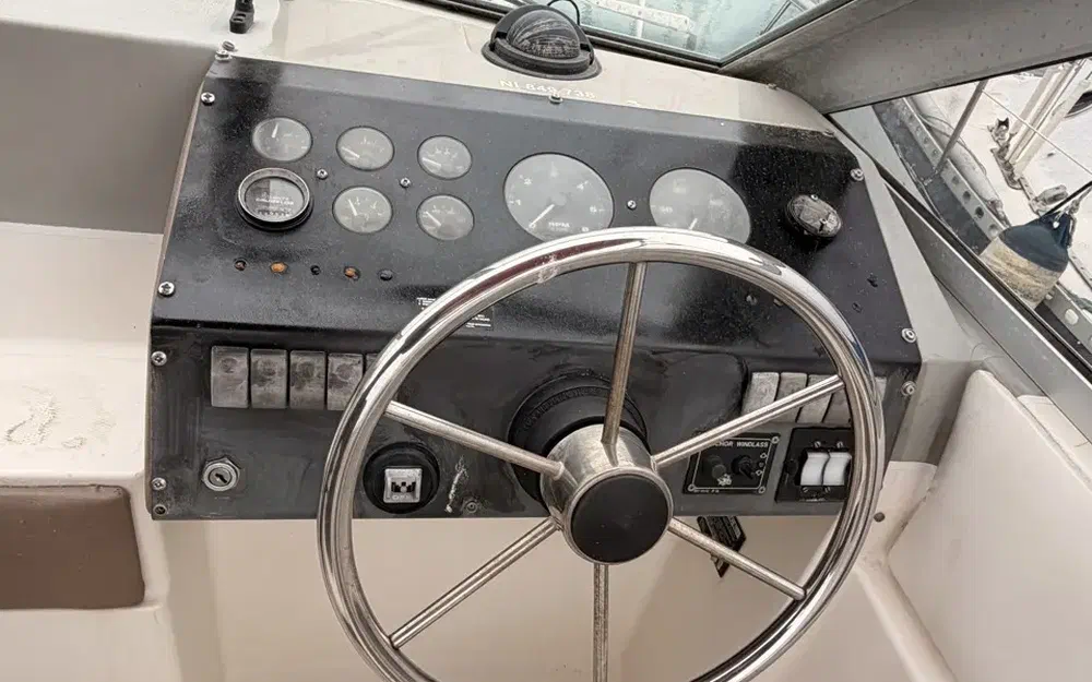 slider 8 Maxum 2355 SCR