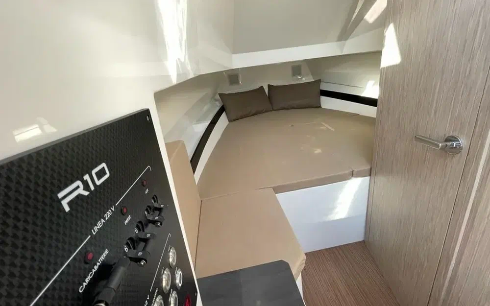 slider 11 Renier R10