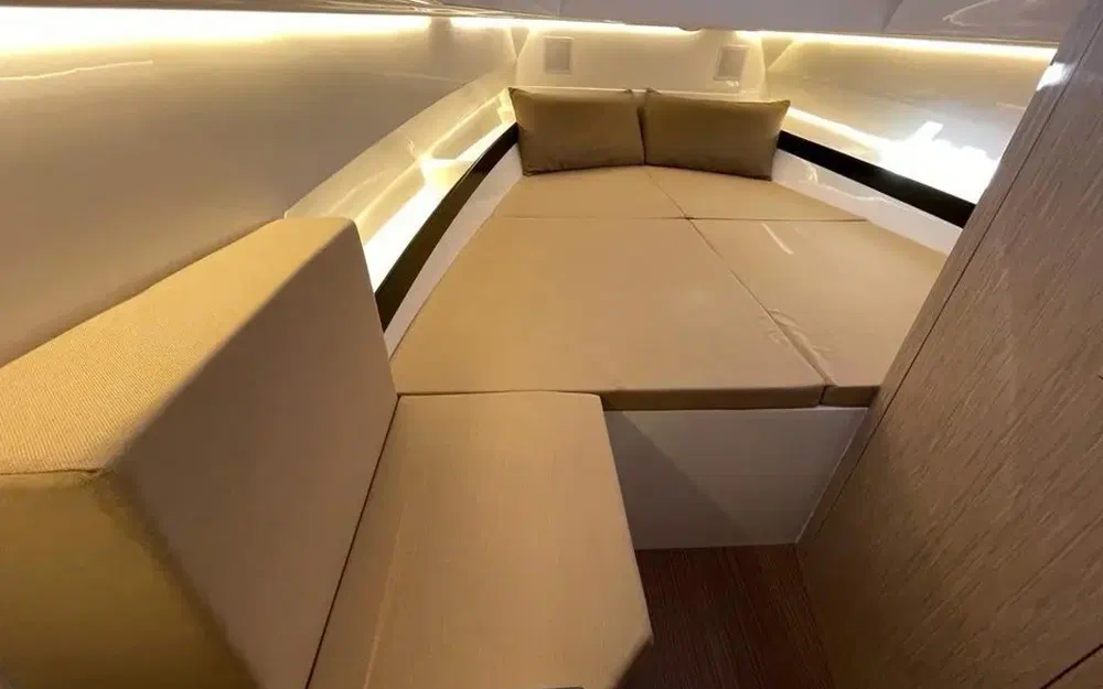 slider 12 Renier R10