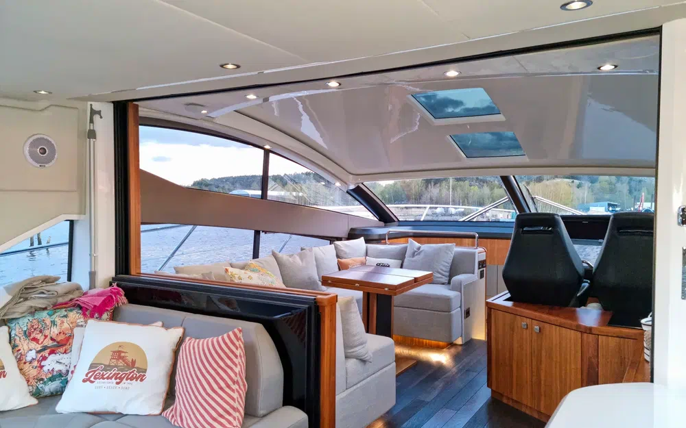 slider 10 Sunseeker Predator 57