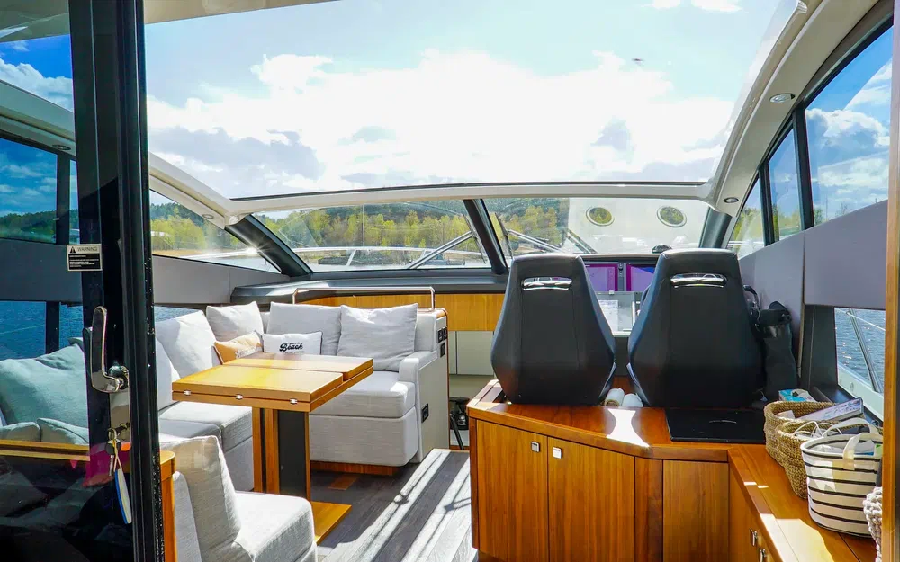 slider 11 Sunseeker Predator 57
