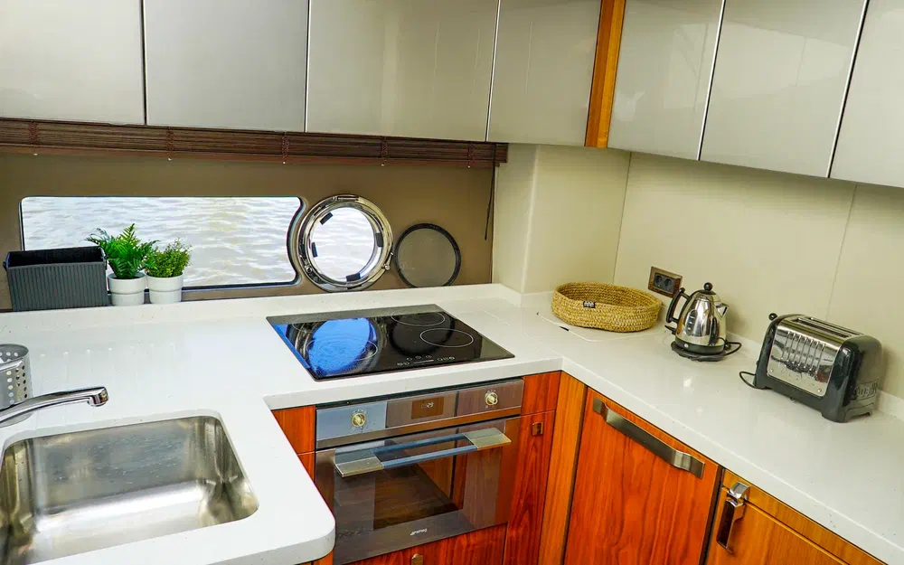 slider 18 Sunseeker Predator 57