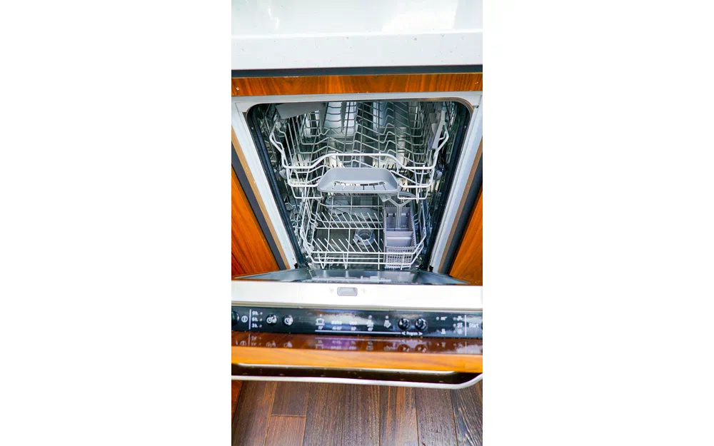 slider 19 Sunseeker Predator 57