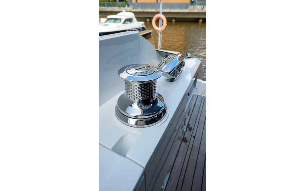 slider 4 Sunseeker Predator 57
