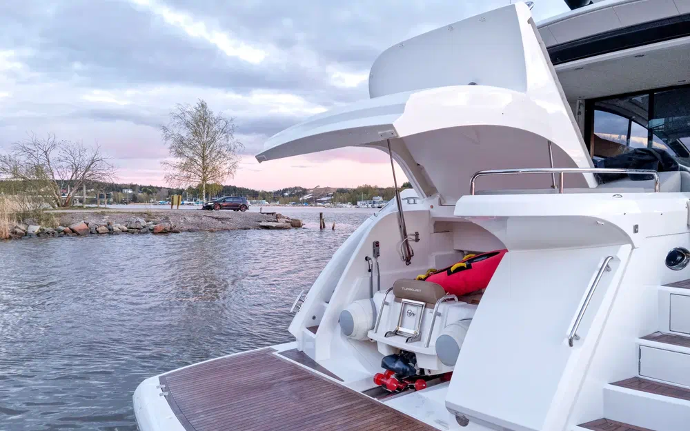 slider 5 Sunseeker Predator 57