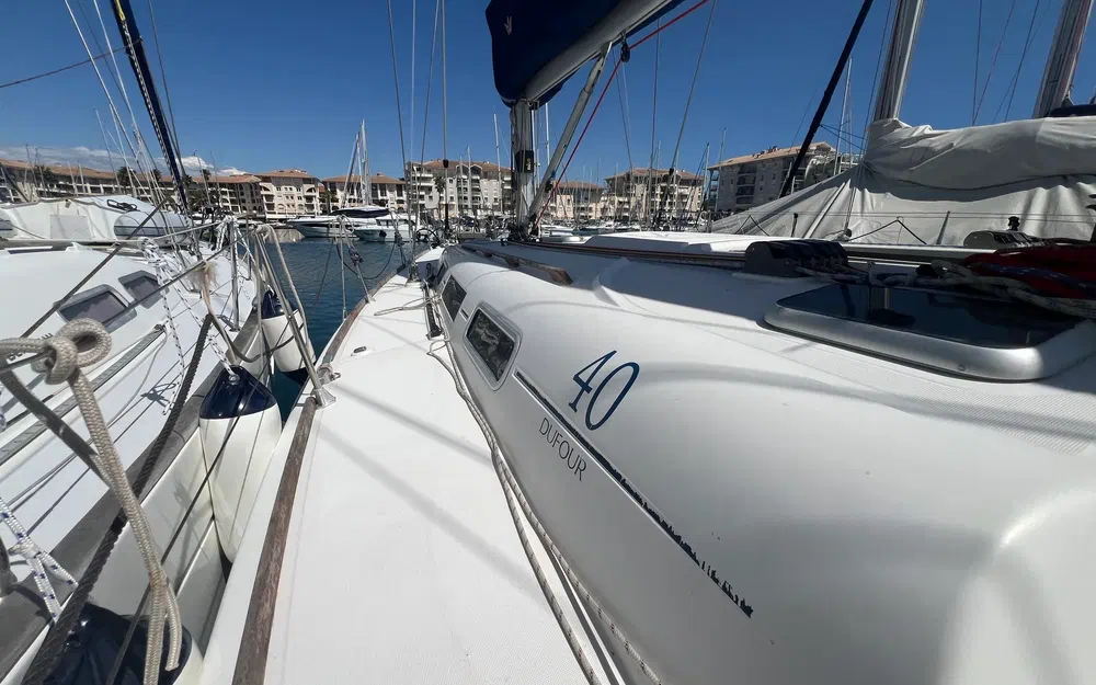 slider 15 Dufour 40 E Performance