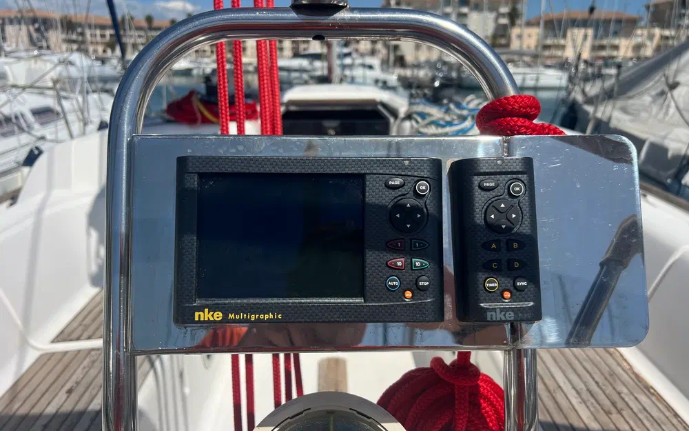 slider 5 Dufour 40 E Performance