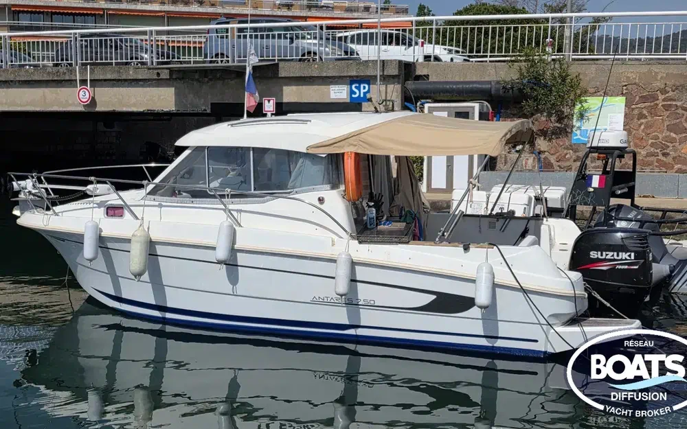 slider 0 Beneteau Antares 750