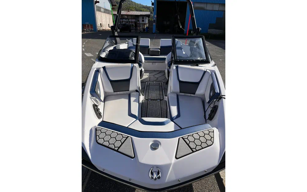 slider 3 Scarab Boats Scarab 195 Identity