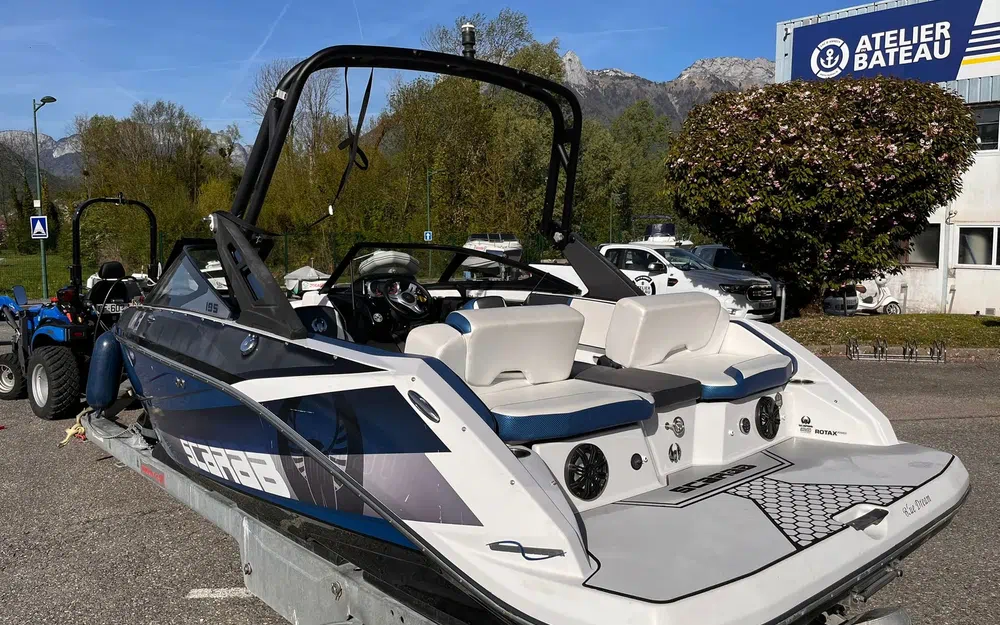 slider 1 Scarab Boats Scarab 195 Identity