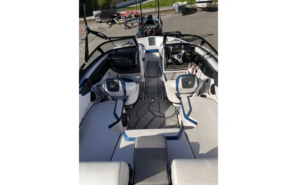 slider 4 Scarab Boats Scarab 195 Identity