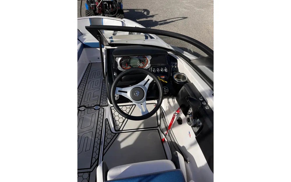 slider 5 Scarab Boats Scarab 195 Identity