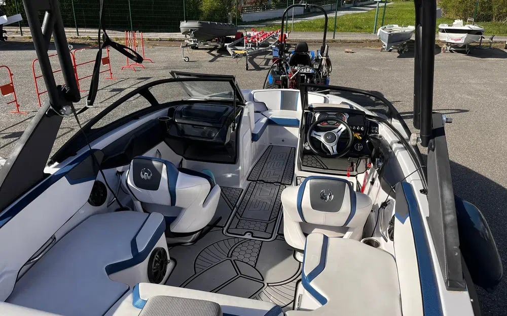 slider 6 Scarab Boats Scarab 195 Identity