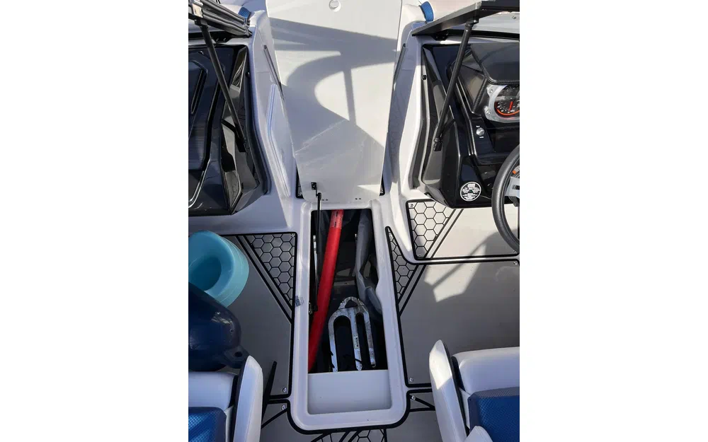 slider 7 Scarab Boats Scarab 195 Identity