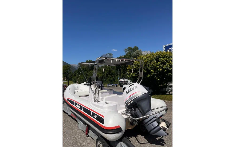 slider 2 Selva D570