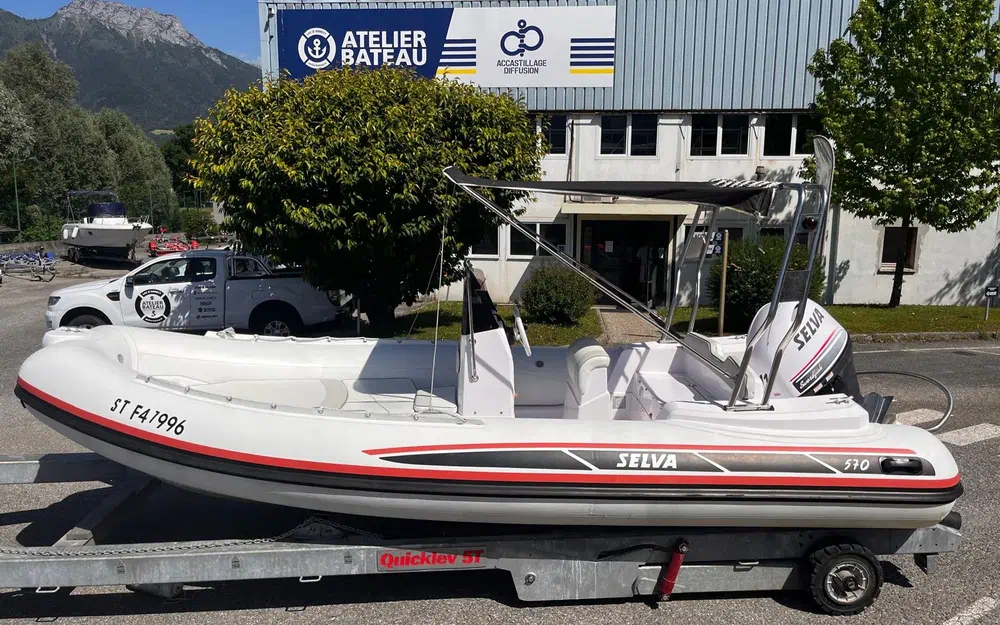 slider 0 Selva D570