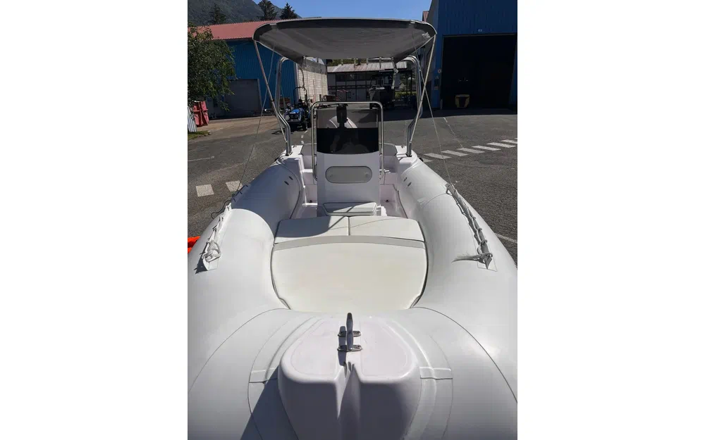 slider 3 Selva D570