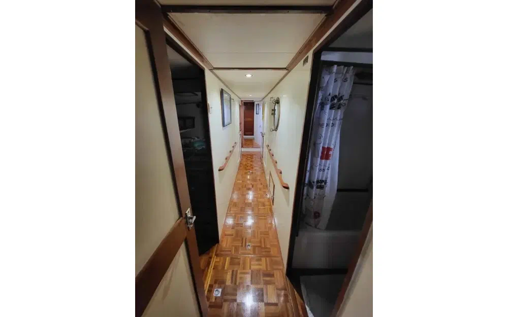 slider 23 Grand Banks 50