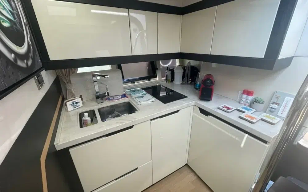 slider 11 Galeon 405 HTL