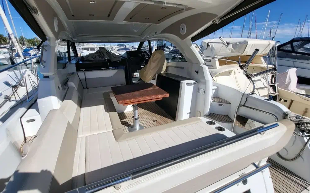 slider 9 Jeanneau Leader 33