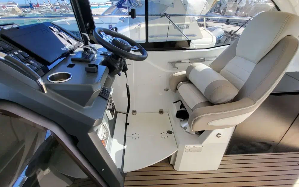 slider 11 Jeanneau Leader 33