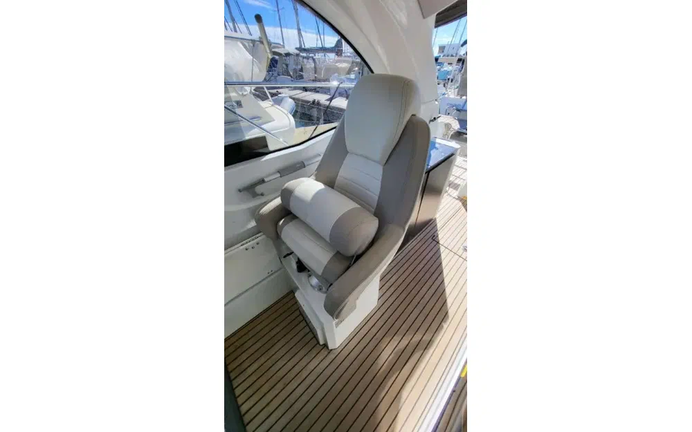 slider 13 Jeanneau Leader 33