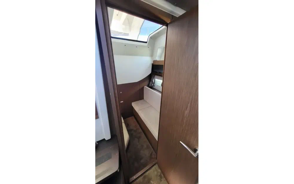 slider 17 Jeanneau Leader 33