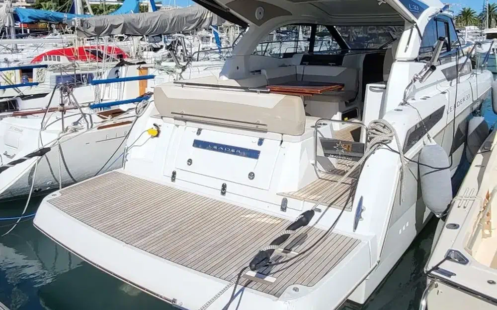 slider 1 Jeanneau Leader 33