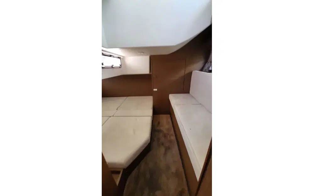 slider 19 Jeanneau Leader 33