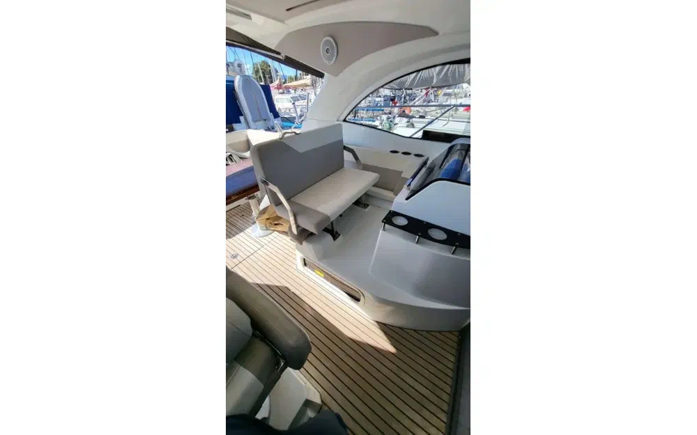 slider 8 Jeanneau Leader 33