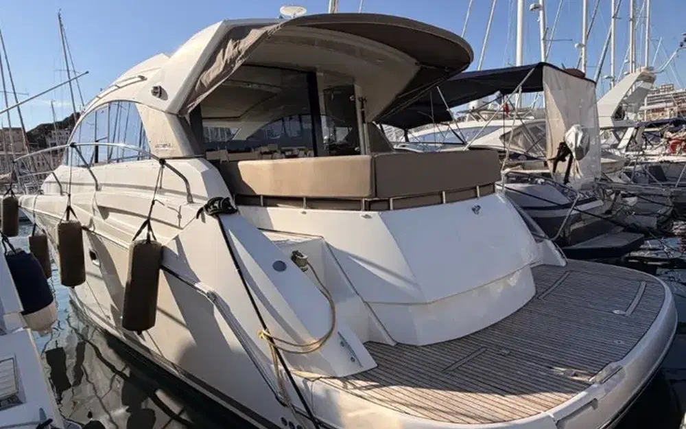 slider 1 Prestige Yachts 440 S