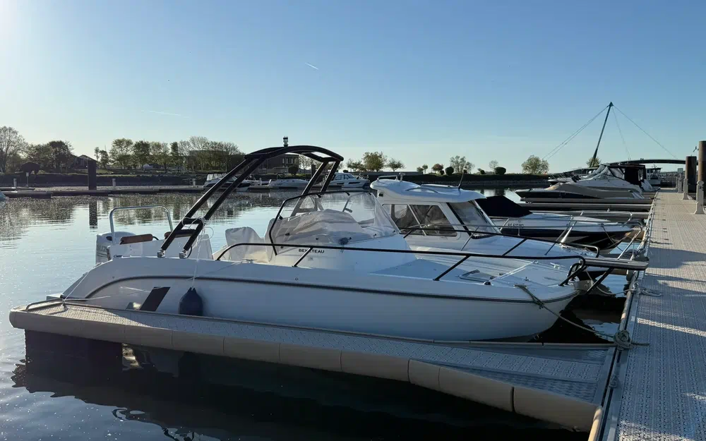 slider 0 Beneteau Flyer 7 SUNdeck